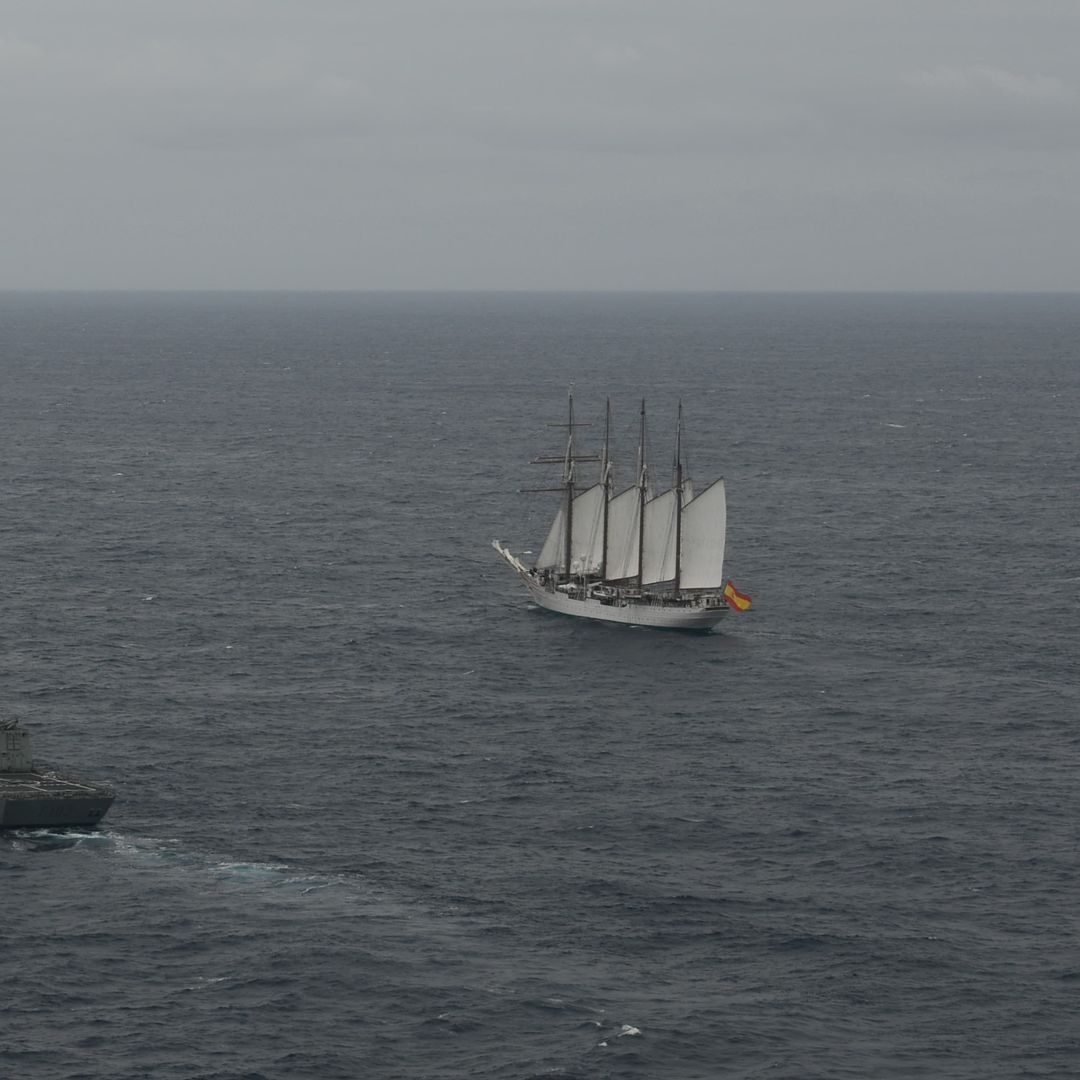 Así ha sido el transbordo de la princesa Leonor de la fragata Blas de Lezo a Elcano en fotos