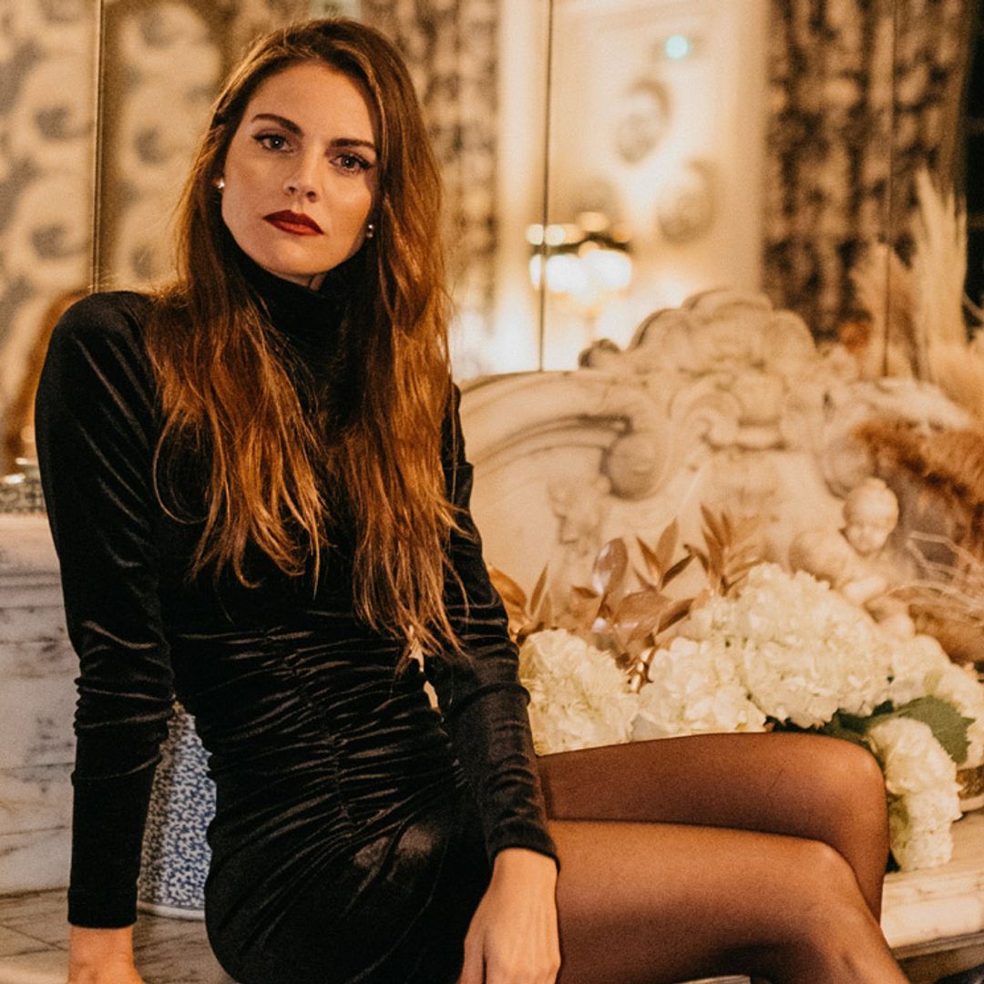 Amaia Salamanca elige el vestido que nunca falla en su primera gran cena de Navidad