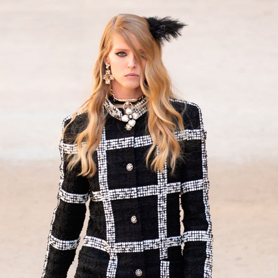 Minifaldas y medias de rejilla: Chanel presenta su colección más 'punk'