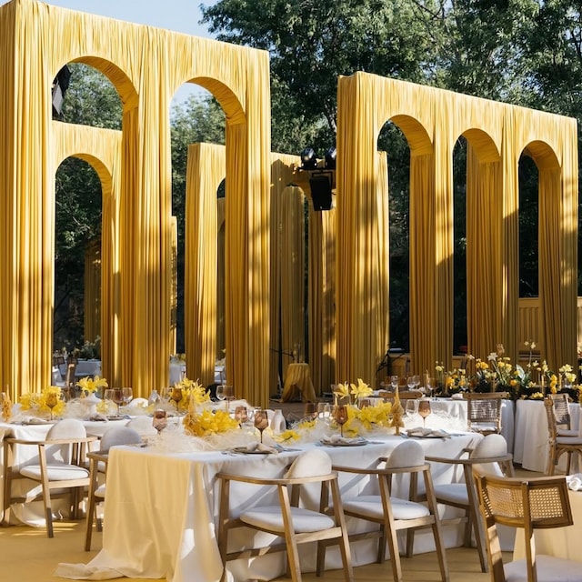 Decoración de bodas en amarillo tejidos