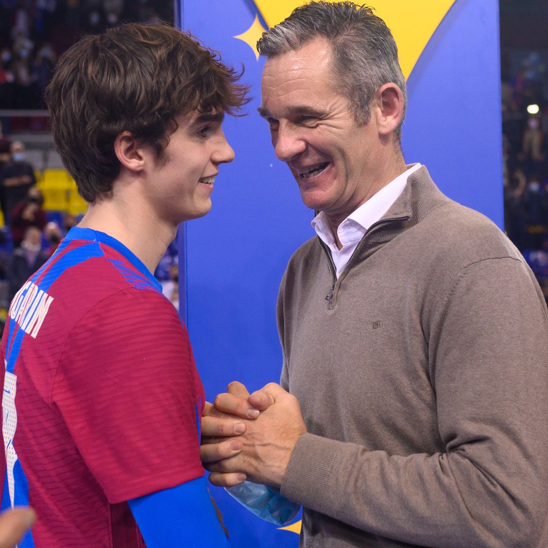 Iñaki Urdangarin, con su hijo Pablo en un partido de balonmano