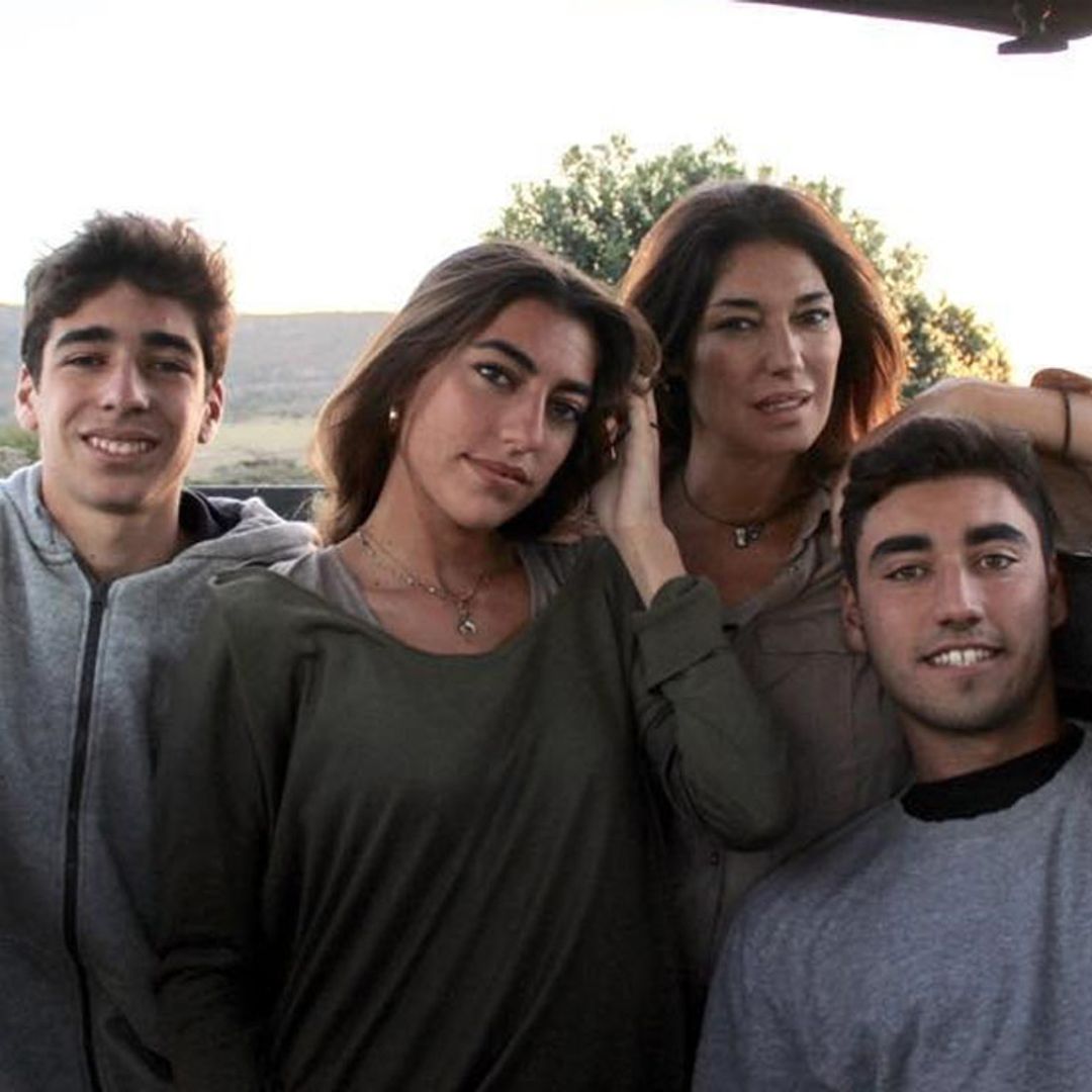La emotiva actuación musical de Claudia y Nicolás, dos de los hijos de Raquel Revuelta