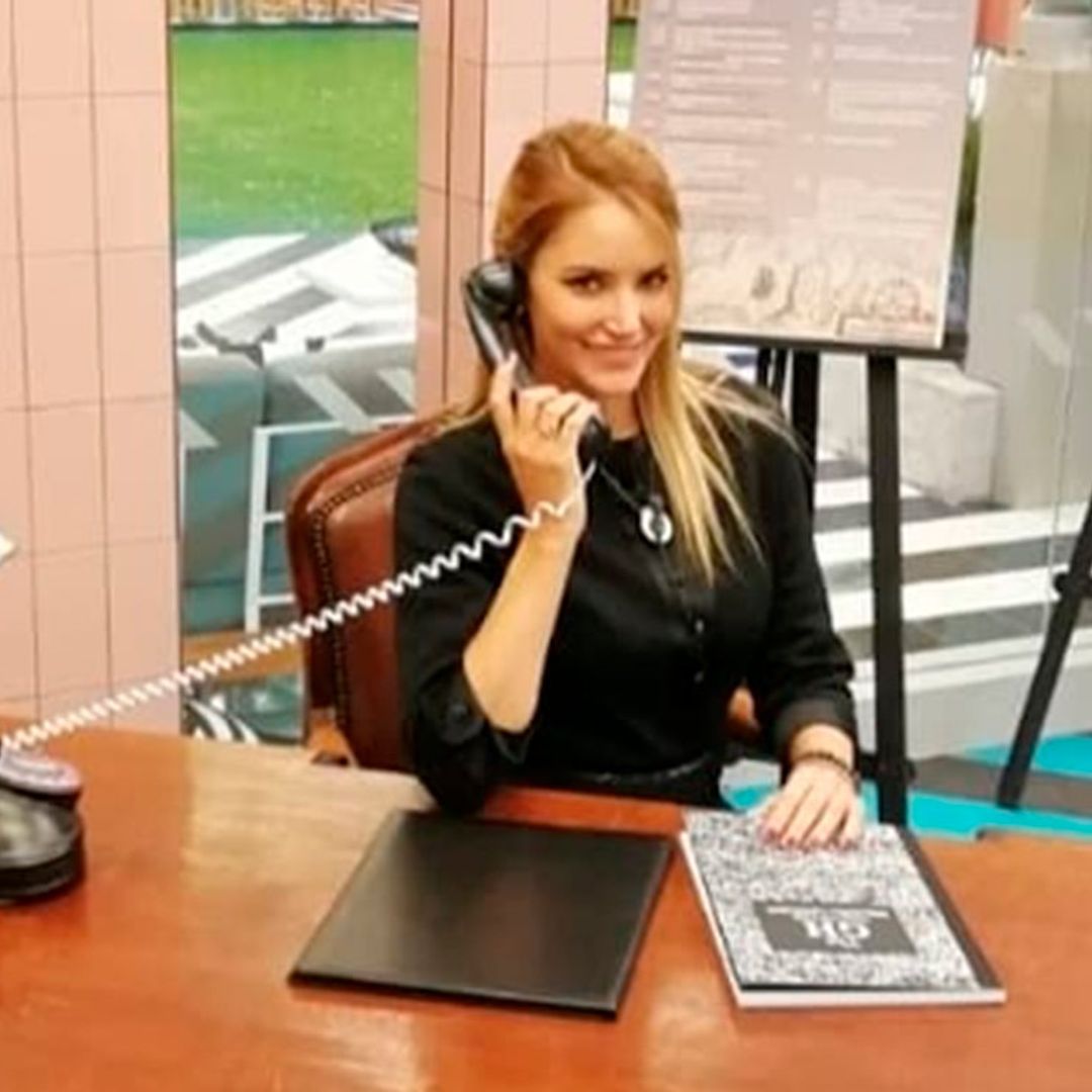 El estudio lleno de distracciones de Alba Carrillo