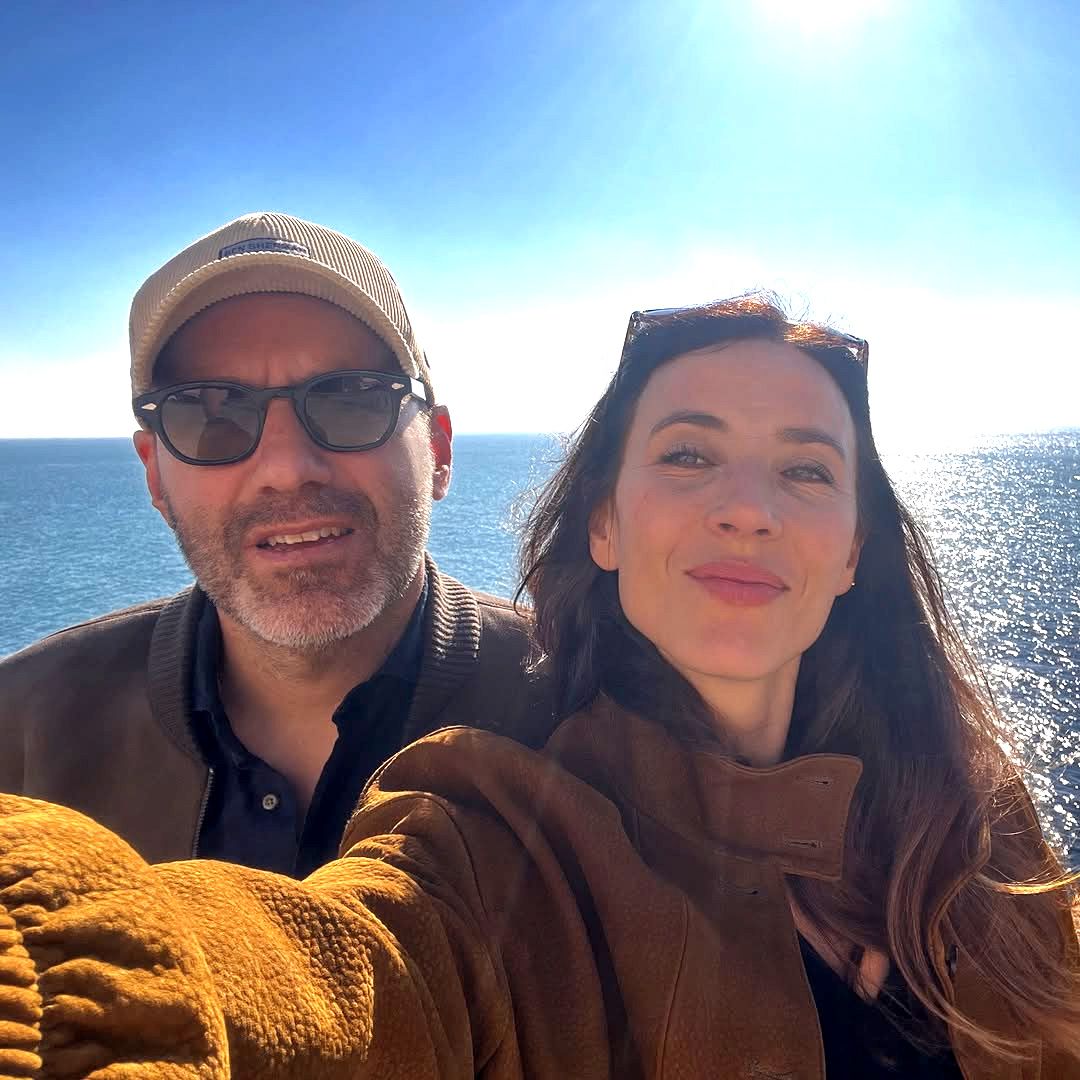 Borja Sémper, en pleno tratamiento contra el cáncer, recarga pilas junto a Bárbara Goenaga con un viaje solo para 2