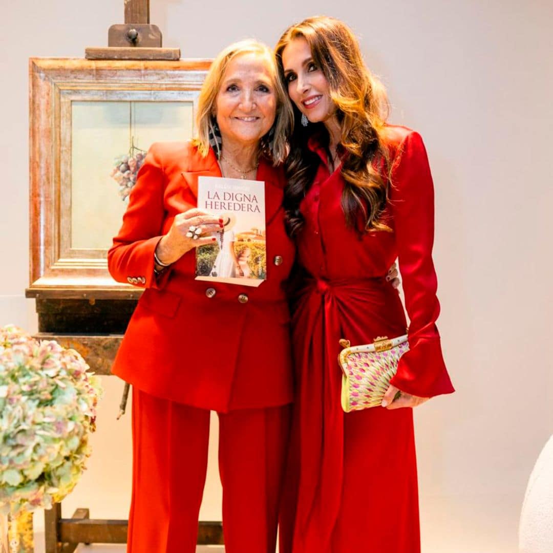 Paloma Cuevas y Ana Botella, en la presentación de 'La digna heredera', de Belén Junco