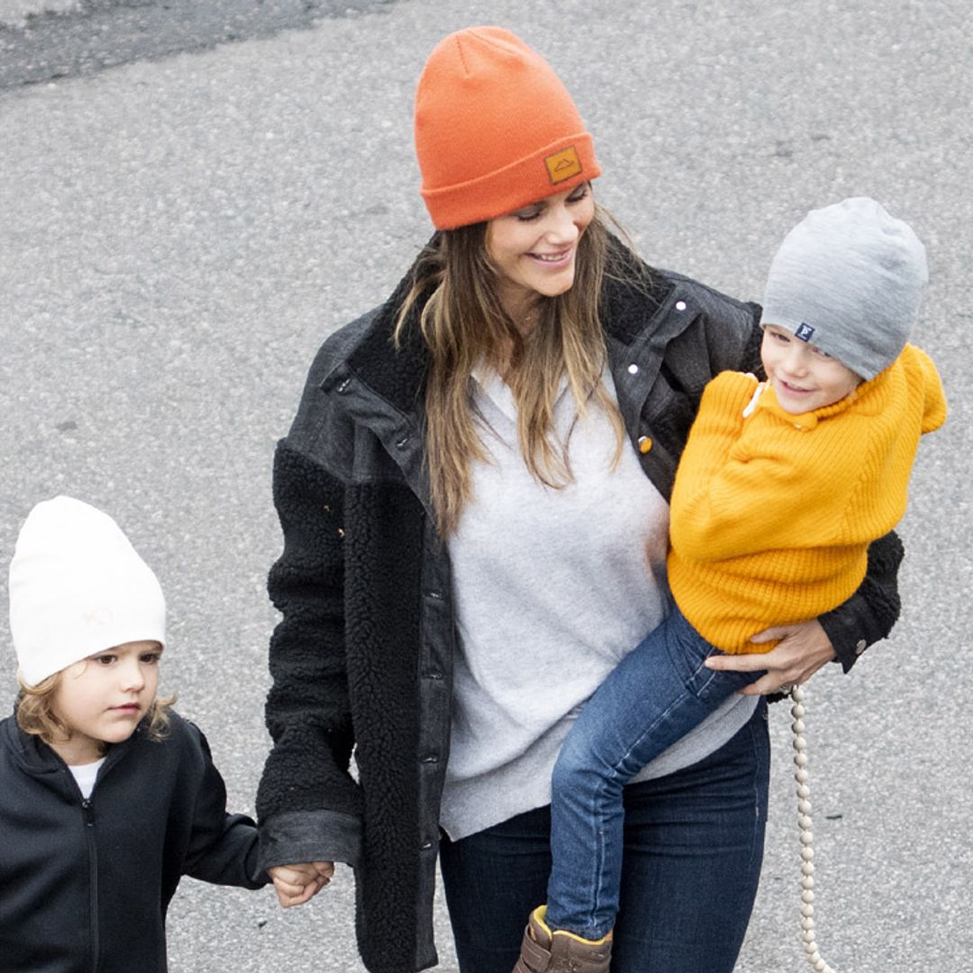 Sofía de Suecia y sus tres hijos, los mayores fans del 'piloto' Carlos Felipe