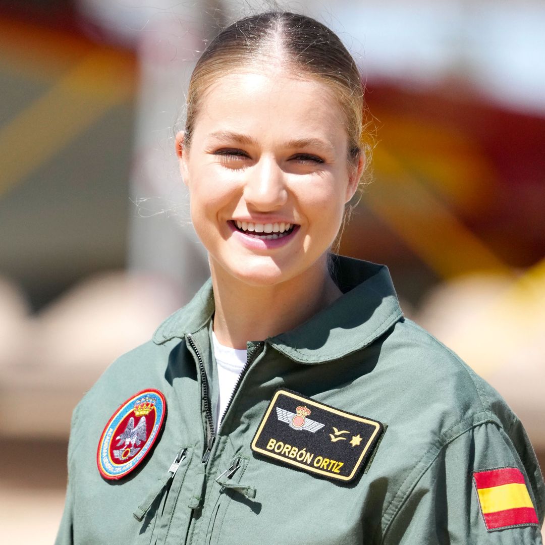 La princesa Leonor enfundada en su traje oficial