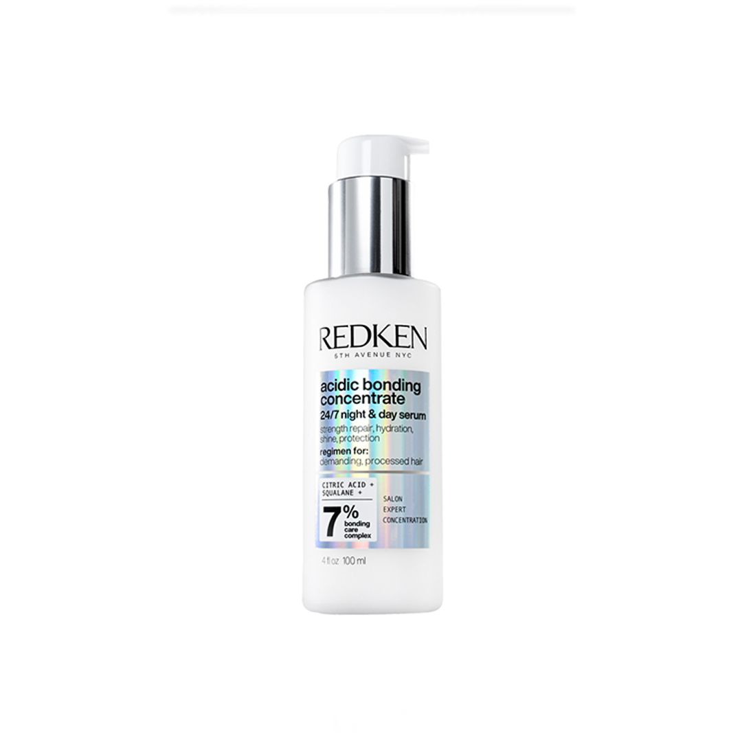 Acidic Bonding Concentrate, de Redken (29,99 euros en Druni). Un sérum profesional de uso diario que repara y protege durante la noche gracias a su combinación de ácido cítrico, ácido poliglutámico y escualano.