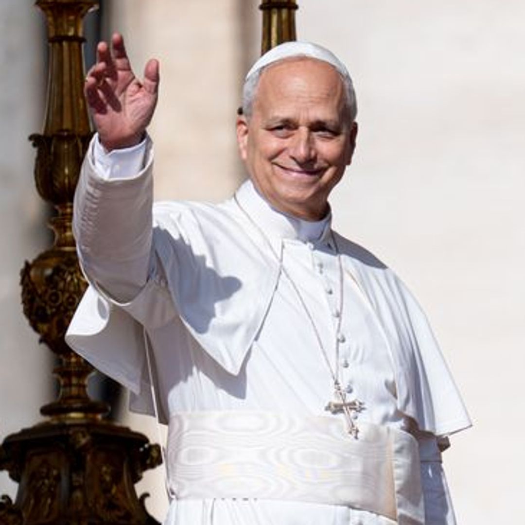 El Papa León XIV no se salva de la burocracia; le cuelgan el teléfono en el banco
