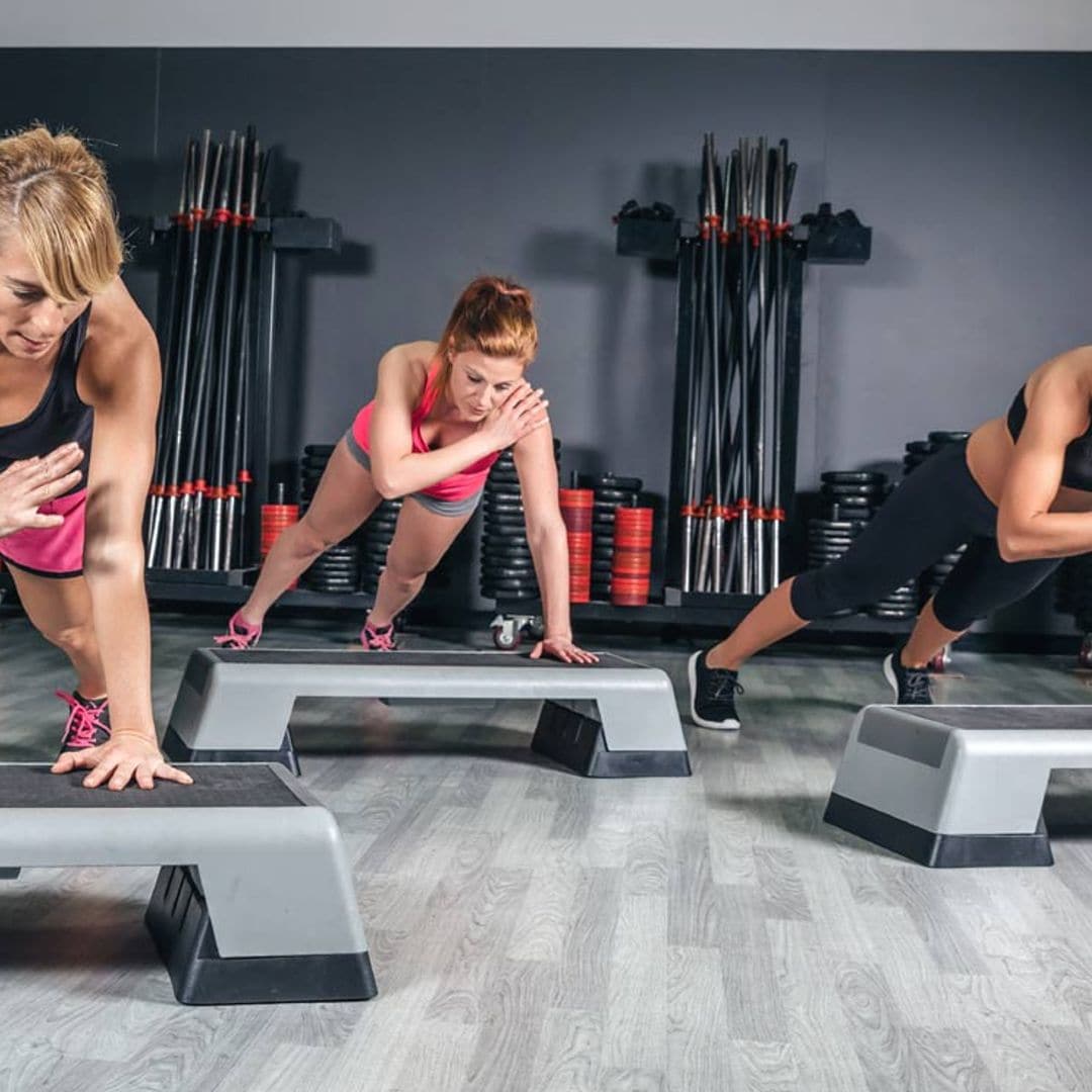 13 ejercicios con 'step' para quemar calorías y tonificar tu cuerpo