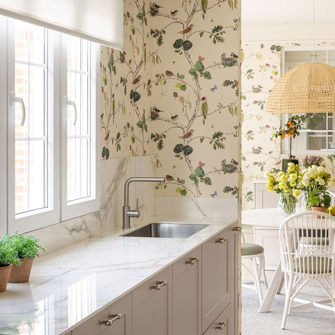 Cocinas decoradas con papel pintado: 10 ideas para cambiar la tuya
