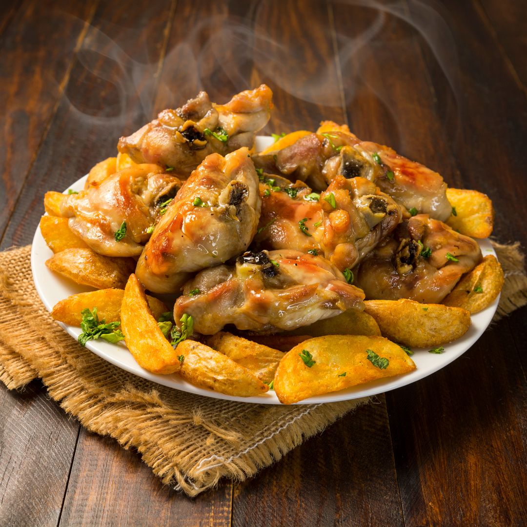 Cómo hacer pollo al ajillo para que quede tierno y jugoso: la receta más fácil y tradicional