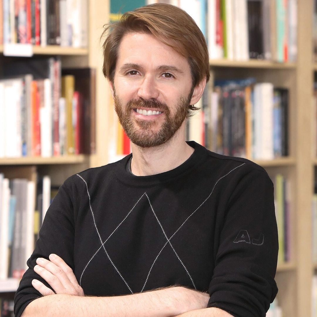 Manuel, el hijo de Concha Velasco, nos habla de su debut literario tras el ingreso de su madre en una residencia