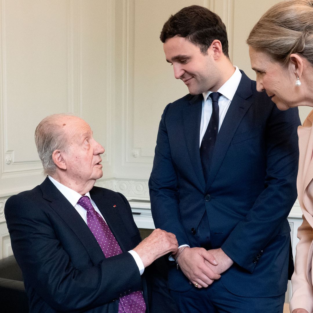 El rey mostrando afecto hacía su nieto, Froilán