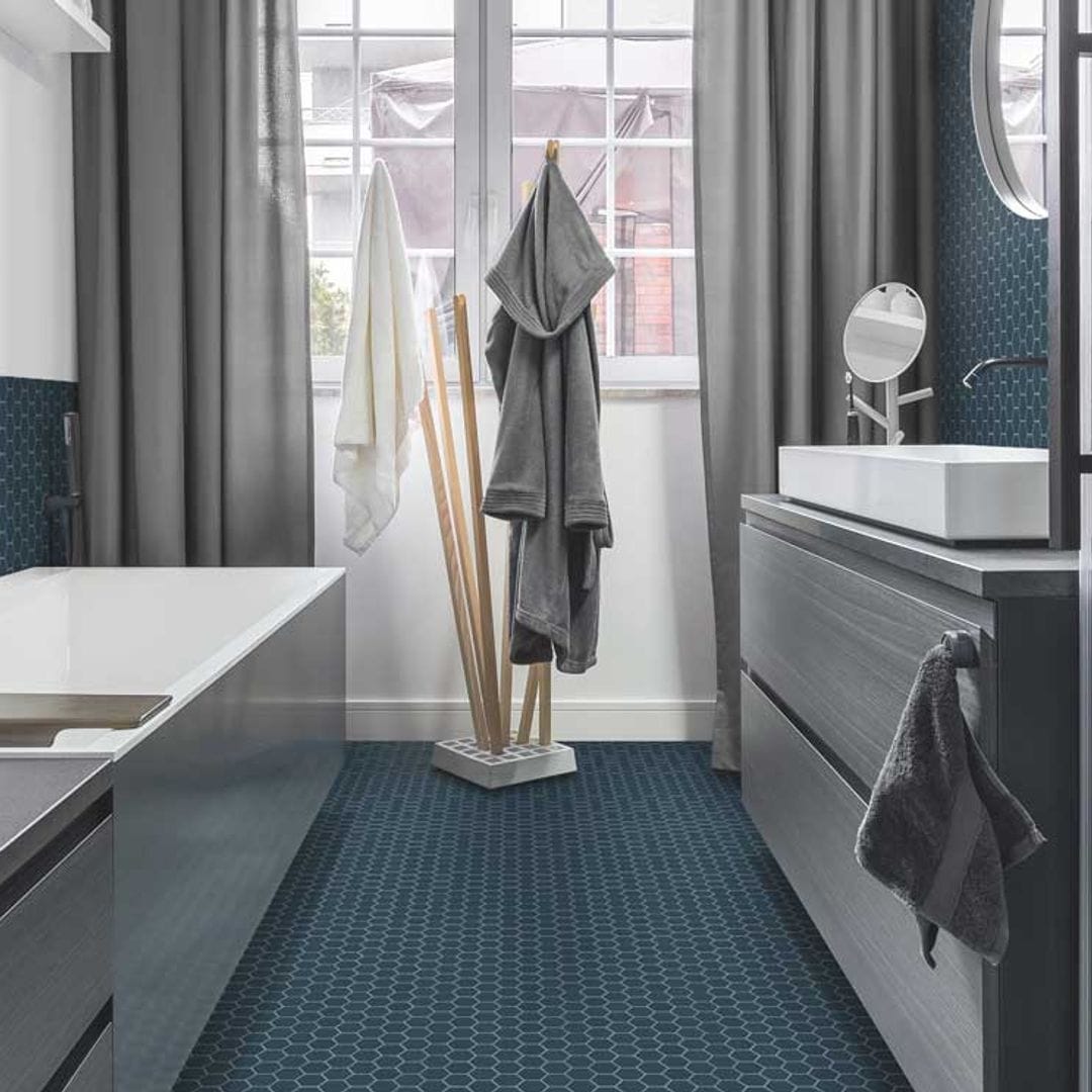 ¿Cuarto de baño pequeño? Haz que crezca con estas ideas