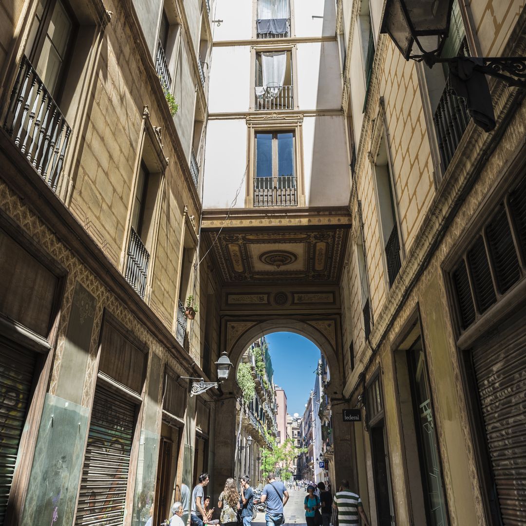 Los pasajes secretos de Barcelona que casi nadie conoce (y que te harán verla de otra forma)