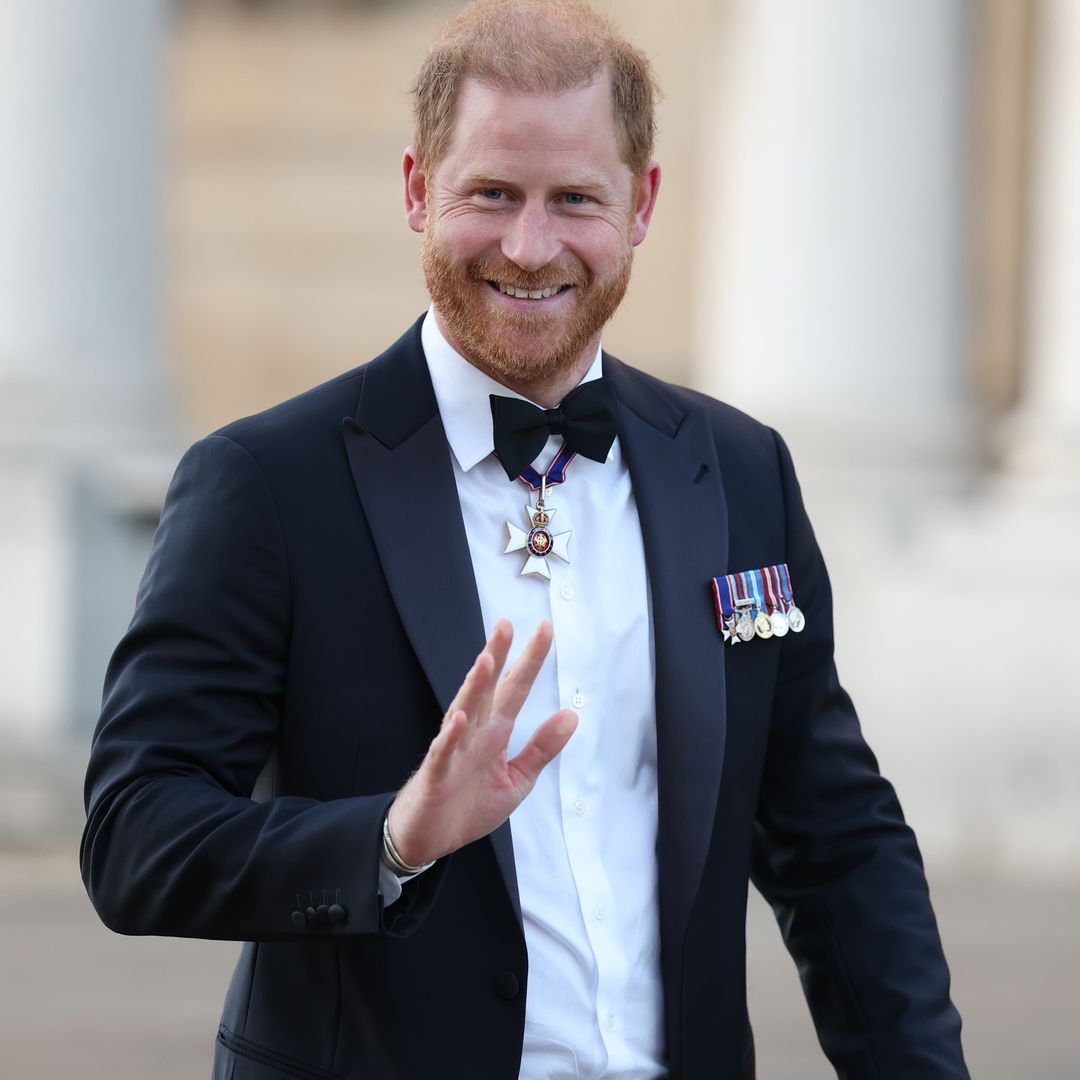El príncipe Harry reaparece tras su regreso a Reino Unido en un acto marcado por la nueva guerra familiar de los Spencer y los Windsor