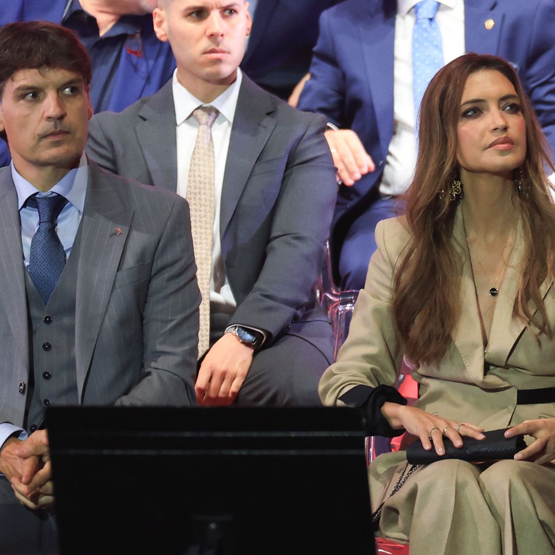 Sara Carbonero abre su corazón tras recibir la Medalla de Oro: "Gracias a mi familia y a mis amigos, que no me sueltan nunca"