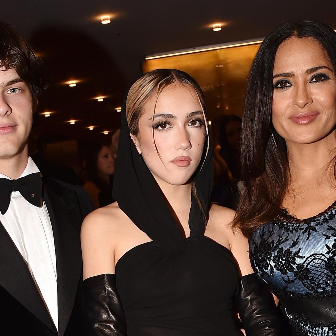 ‘Augie’, hijastro de Salma Hayek, celebra su cumpleaños 17