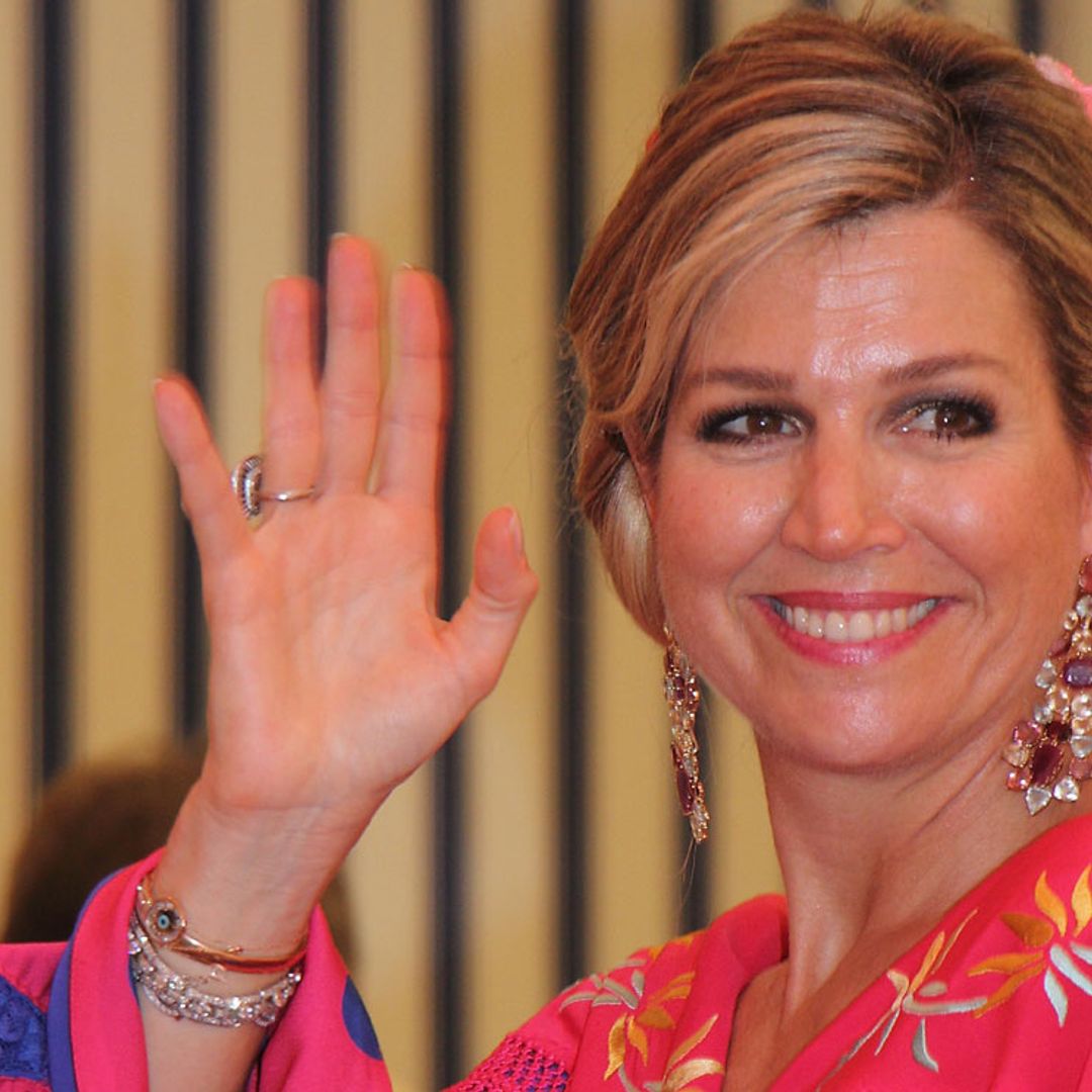 El traje de flamenca de una reina: Máxima de Holanda, de 'azul real' en la Feria de Abril
