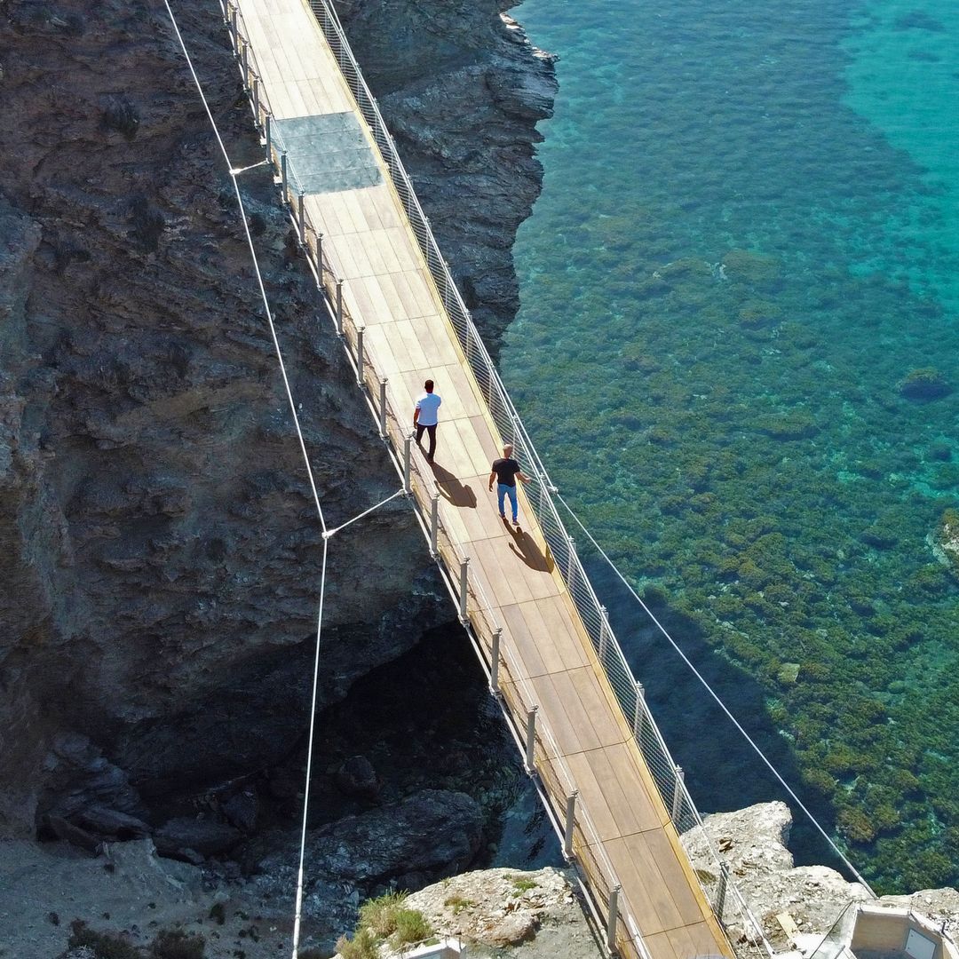 Caminando sobre el mar: las pasarelas más espectaculares de la costa europea