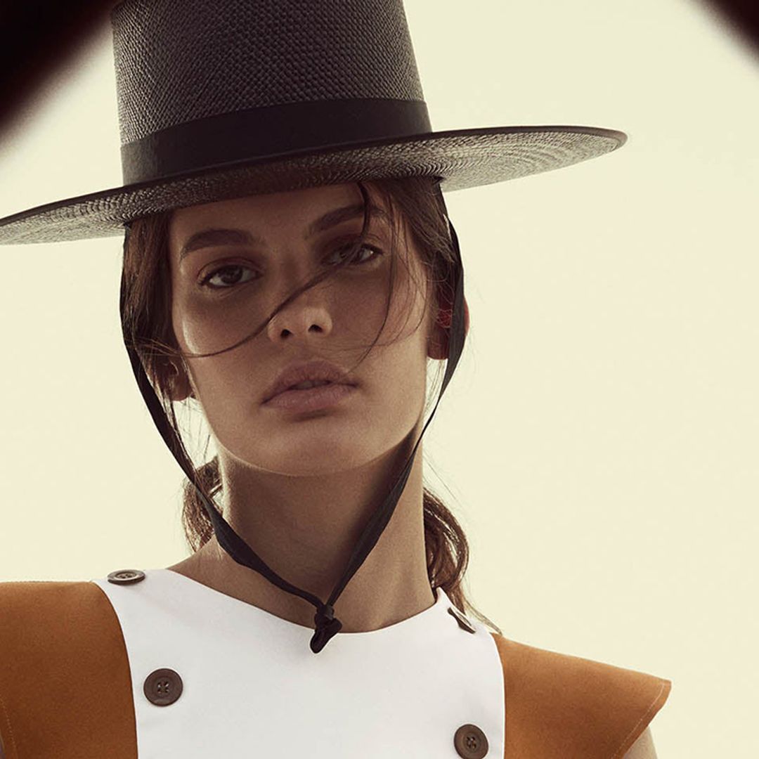 Tocados, diademas, pasadores... : 12 complementos que nunca fallan en un look de invitada
