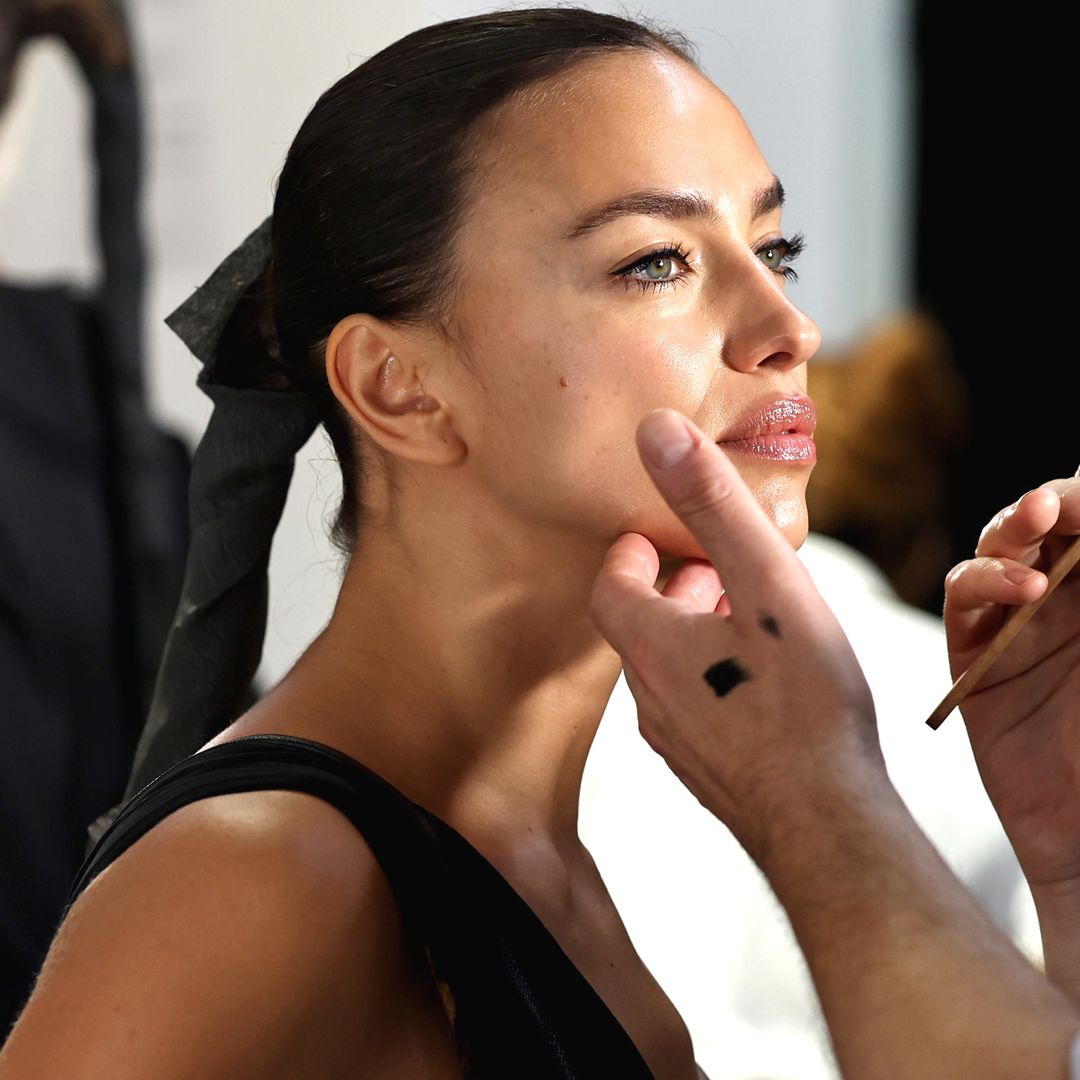 María Borbolla, maquilladora, y su mejor truco contra la flacidez para +40: "Aplica el colorete dejando 2 dedos"