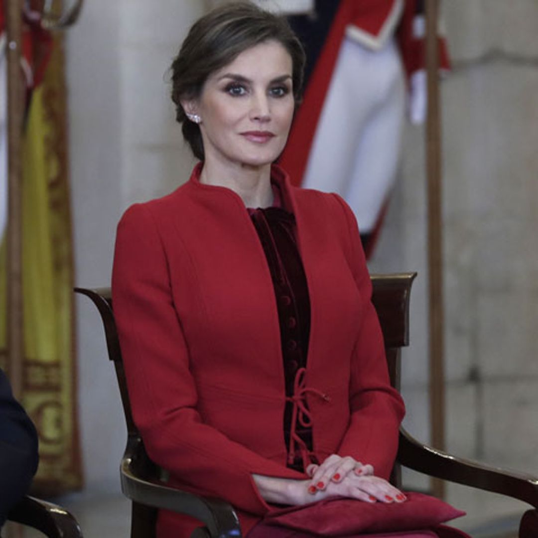 La reina Letizia recupera su Varela más internacional en la imposición del Toisón de Oro