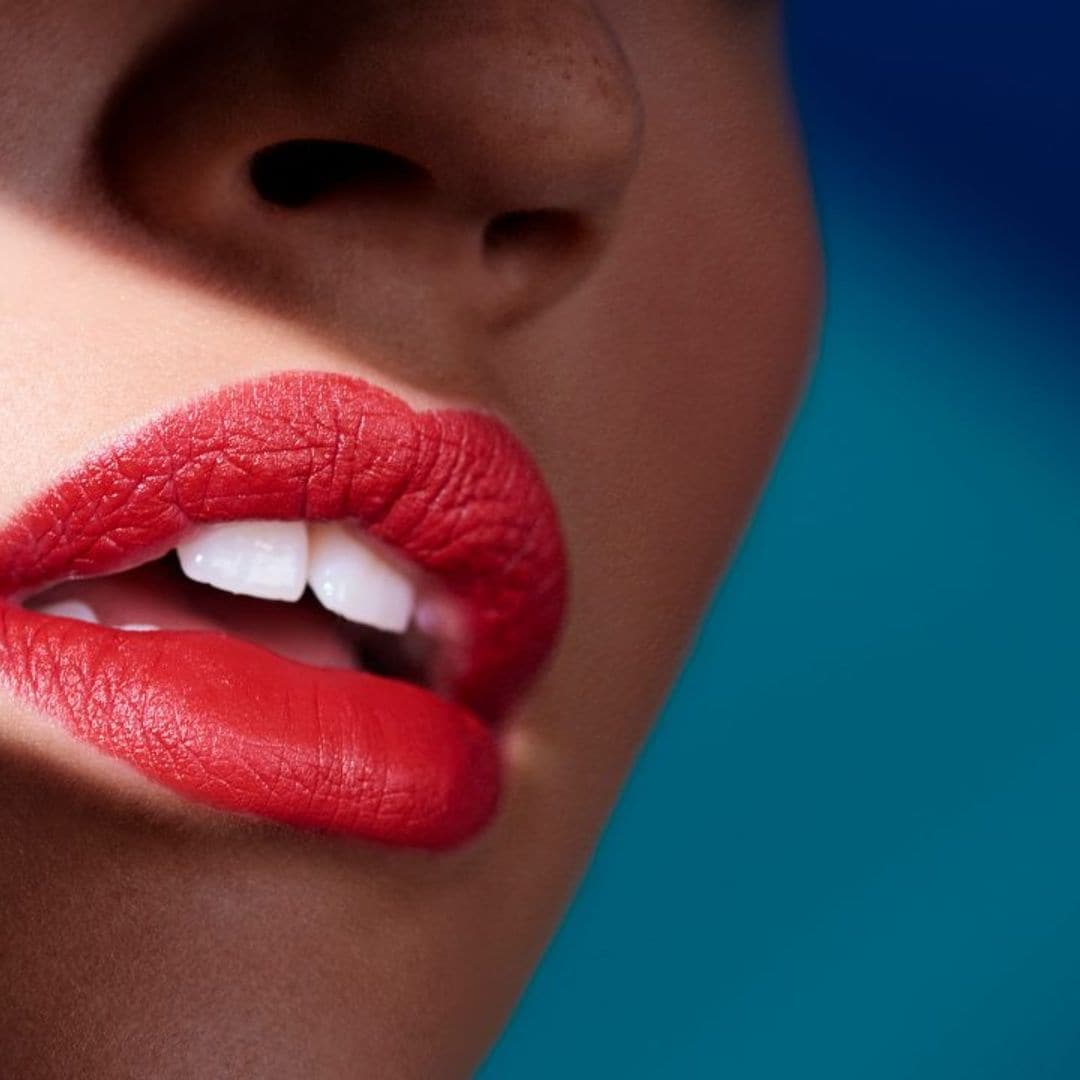 Diez barras y labiales muy hidratantes y con efecto ácido hialurónico