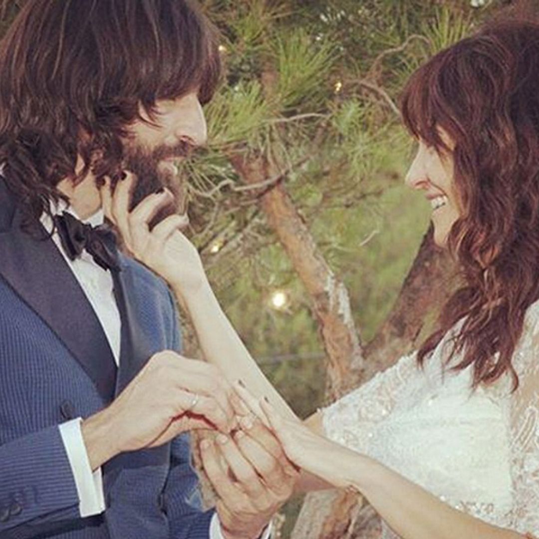 En vídeo: Despistes, aplausos... Las mejores imágenes de la boda de Melani Olivares
