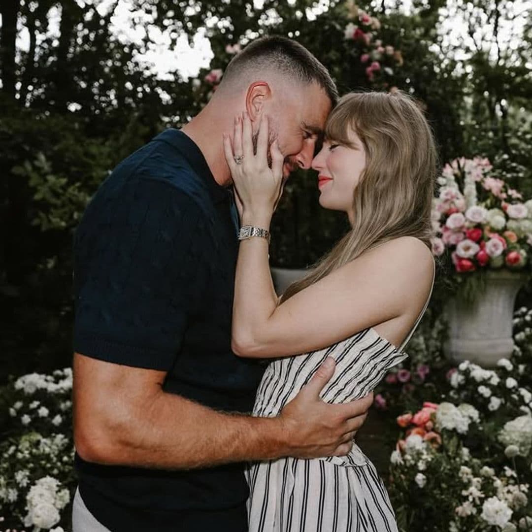 Así fue el look de compromiso de Taylor Swift con Travis Kelce: romántico, vintage y con guiños a Lover