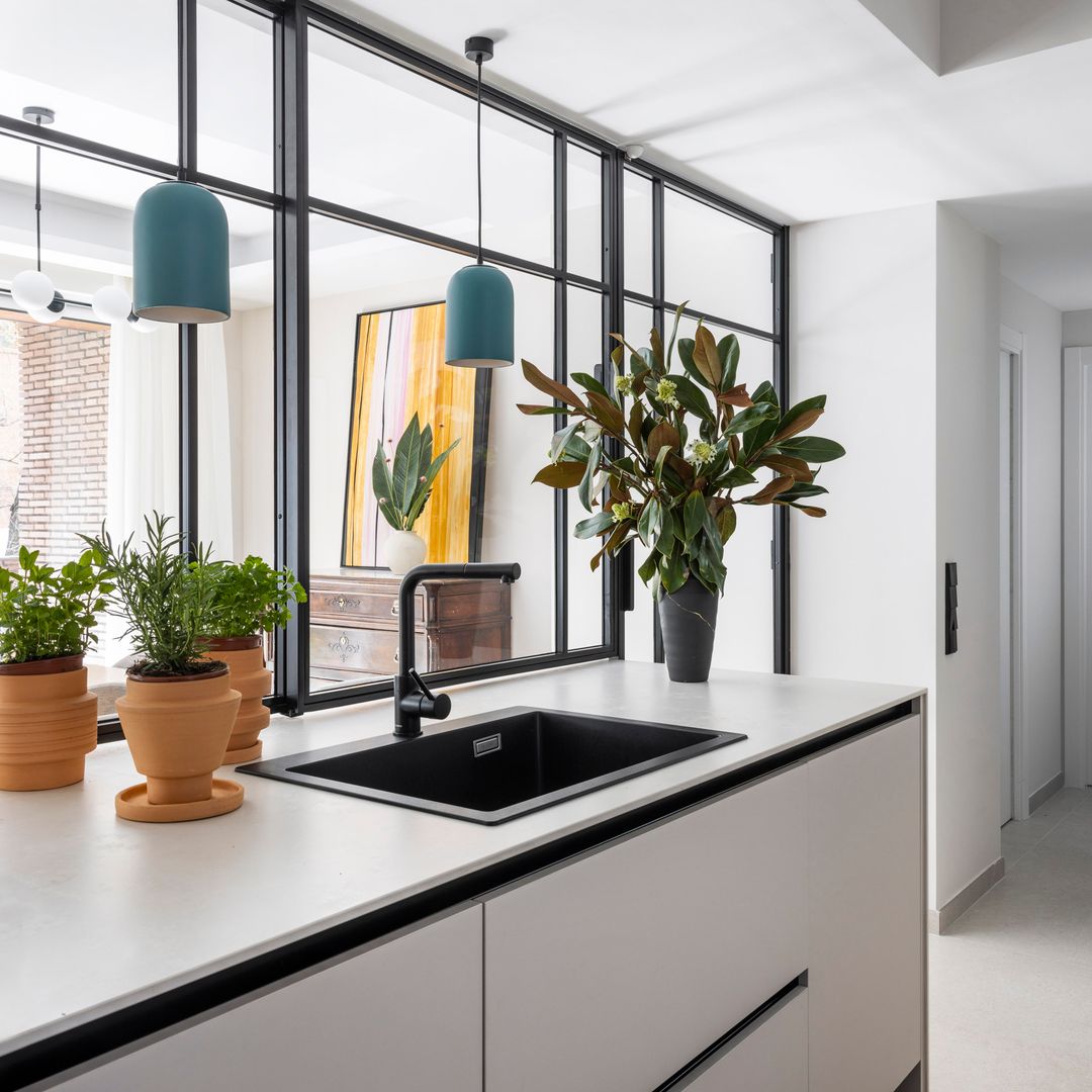 Cocina abierta o semicerrada: cómo elegir lo mejor para tu hogar según las últimas tendencias de diseño