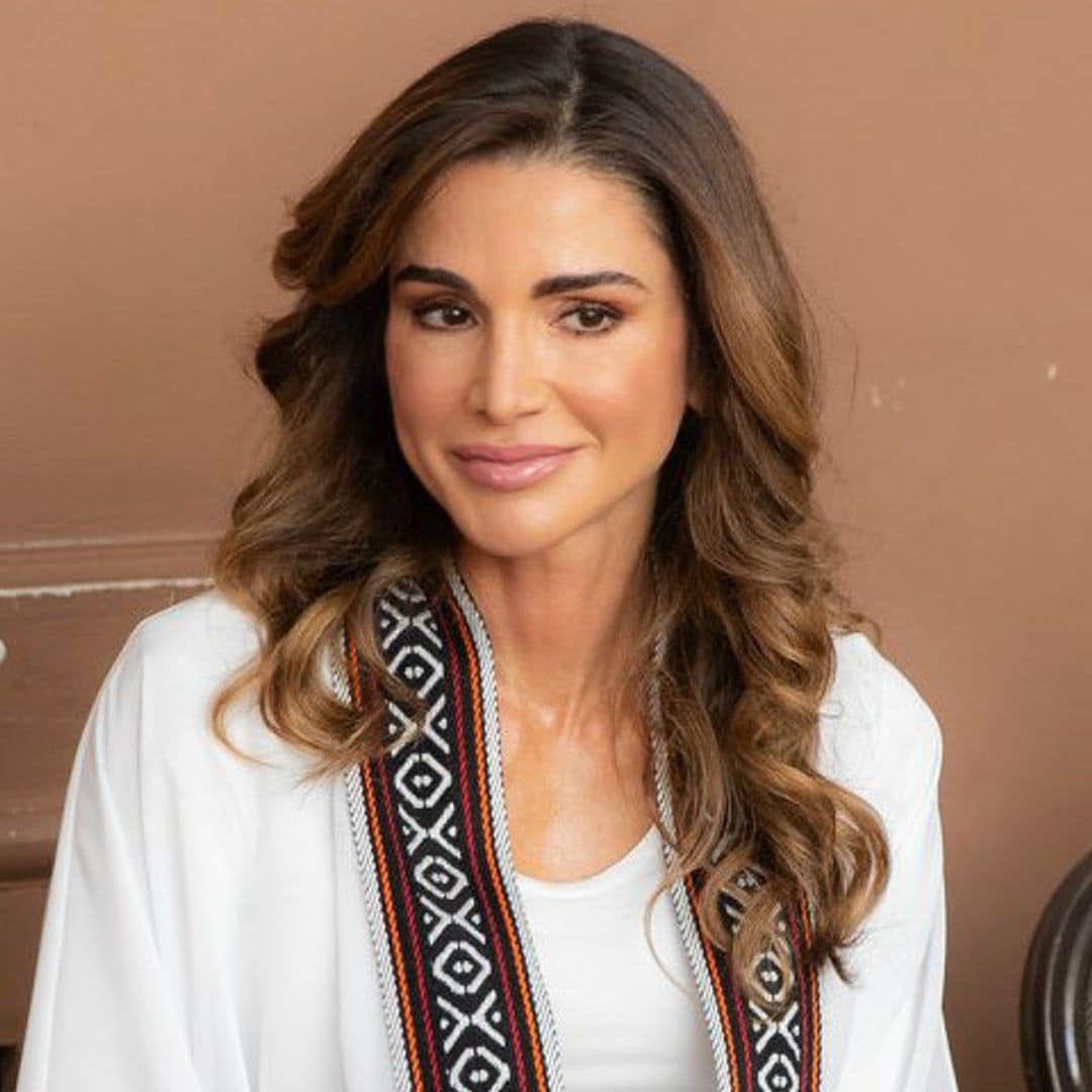 Nueva 'masterclass' de estilo de Rania: así se lleva la moda étnica