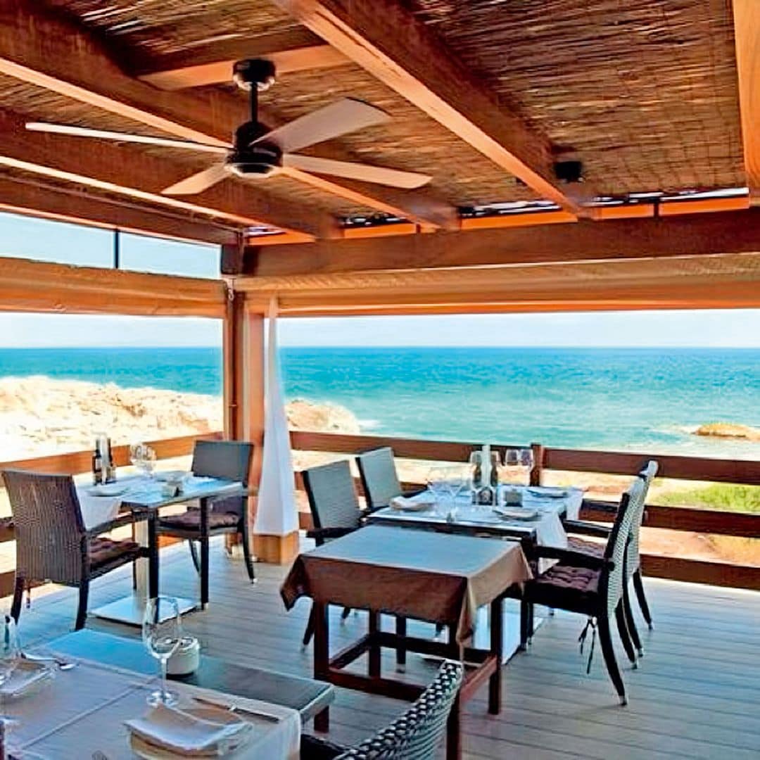 La terraza con vistas al mar de Es Caló, el restaurante preferido de la modelo 