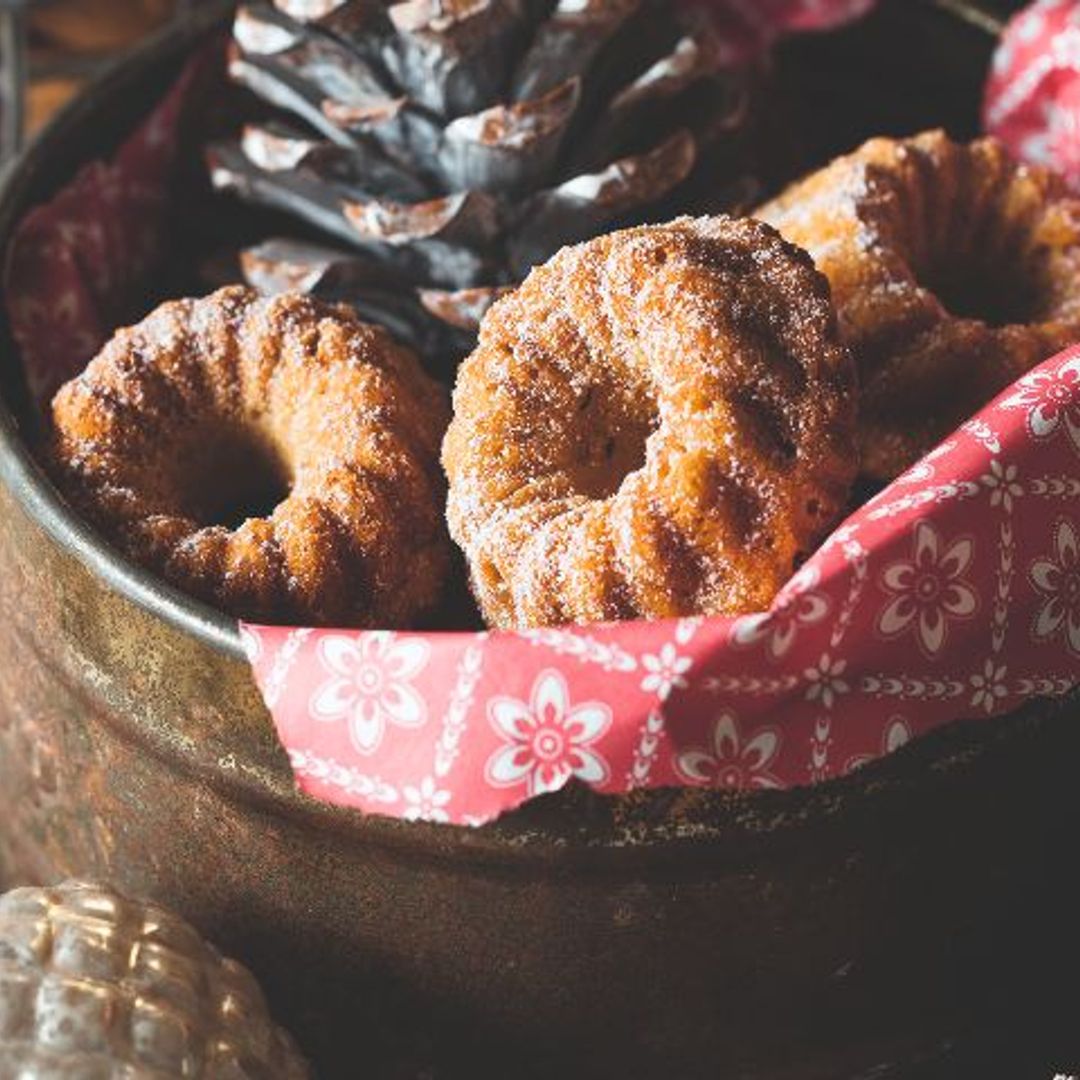 Mini 'bundt cakes' de arándanos y nueces