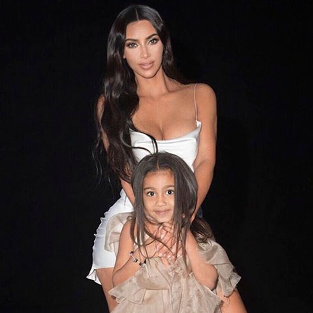 Sabemos los trucos que Kim Kardashian enseñará a sus hijas para tener pelazo