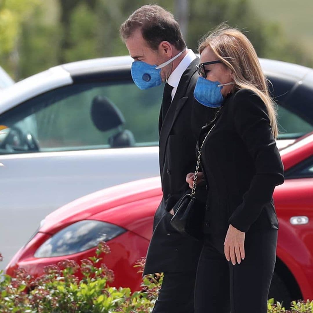 Ana Obregón y Alessandro Lequio dan el último adiós a su hijo Álex en un entierro íntimo