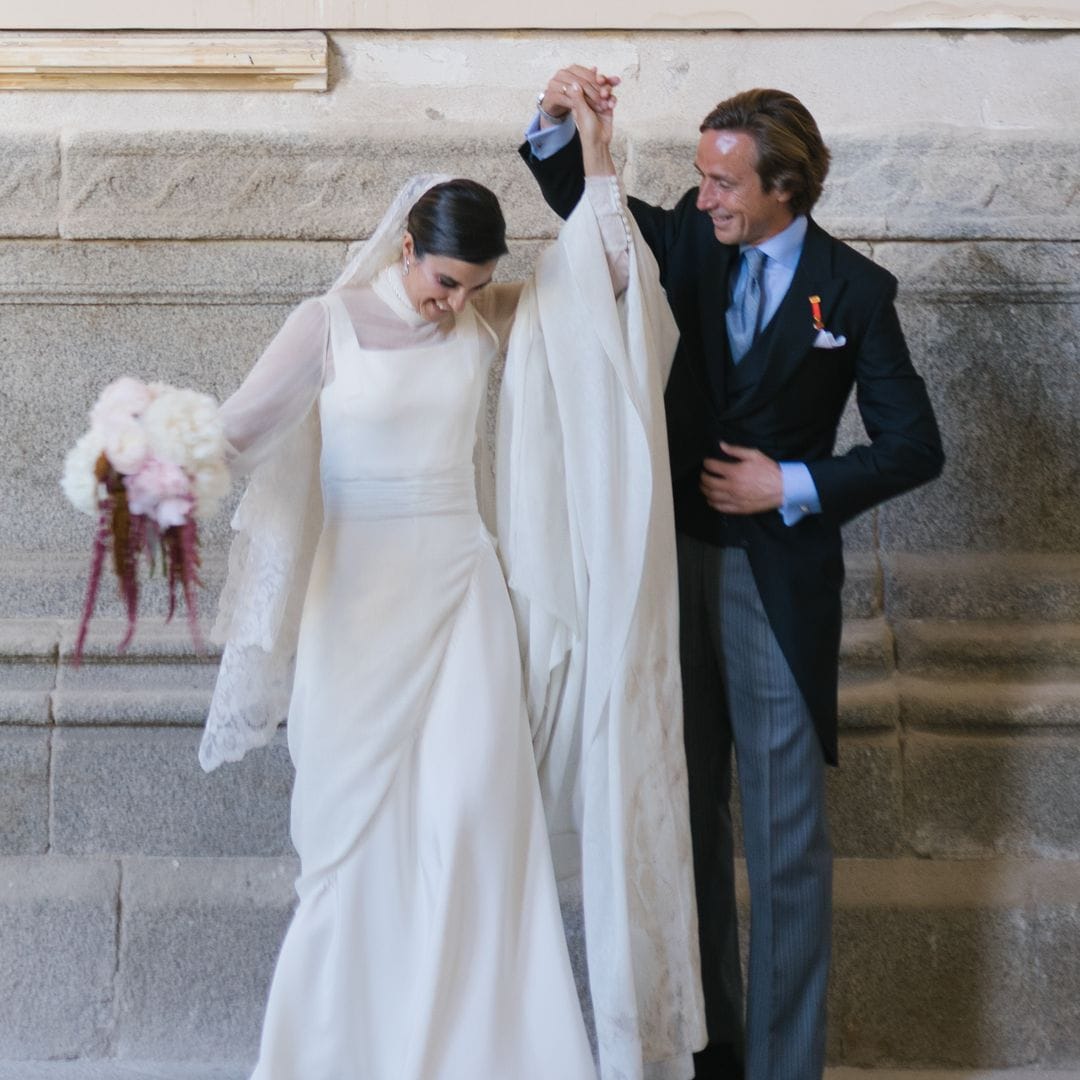 Un collar de perlas japonesas y un vestido de novia inspirado en los años 20: la boda en Toledo de Cristina
