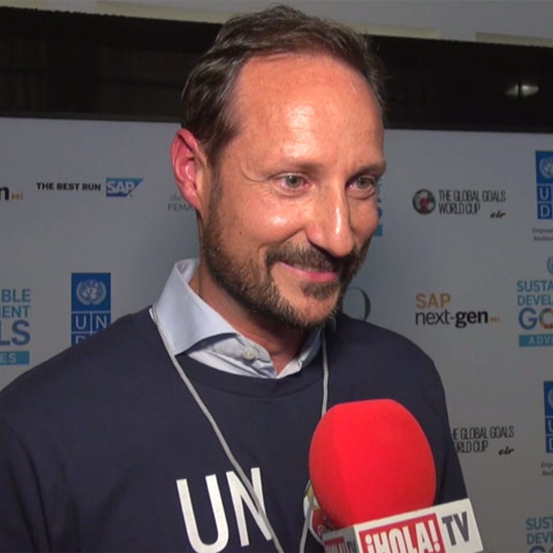 Haakon de Noruega debuta como árbitro de fútbol y cuenta a ¡HOLA! TV su experiencia
