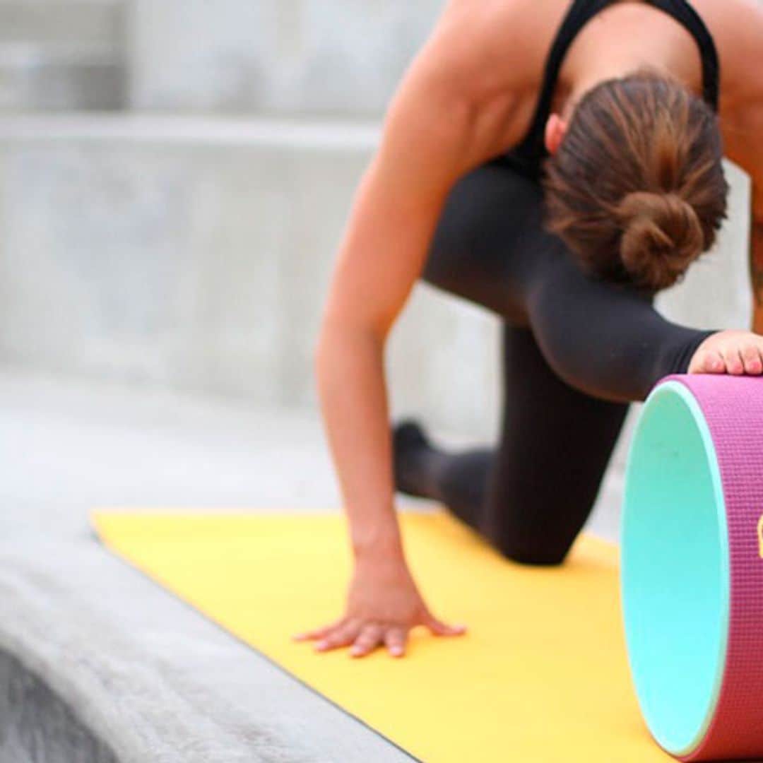 Descubre los beneficios del 'yoga wheel'
