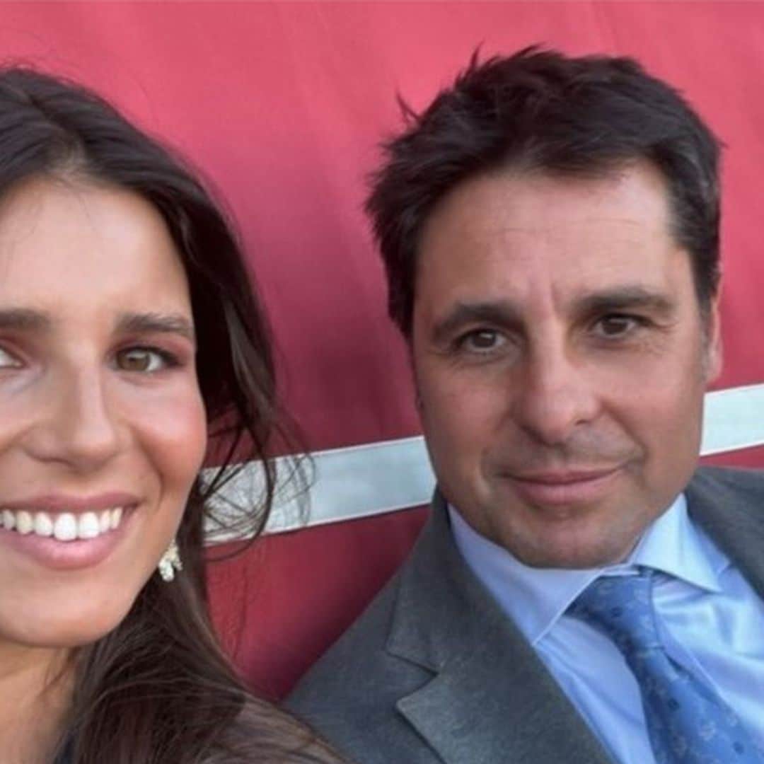 Cayetana Rivera derrocha belleza en la Feria de Abril, que disfruta junto a su padre, sus hermanos y Lourdes Montes