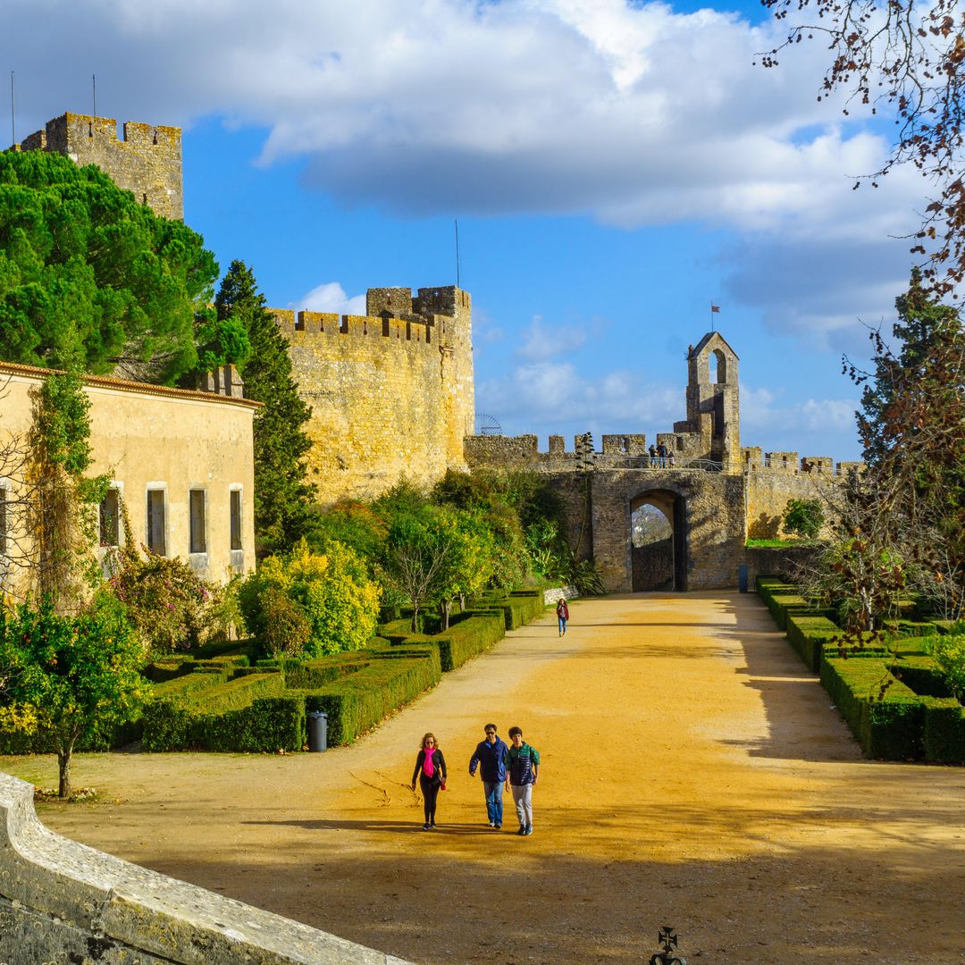 La ciudad templaria de Portugal que esconde castillos medievales, sinagogas centenarias y los dulces conventuales más deliciosos del país