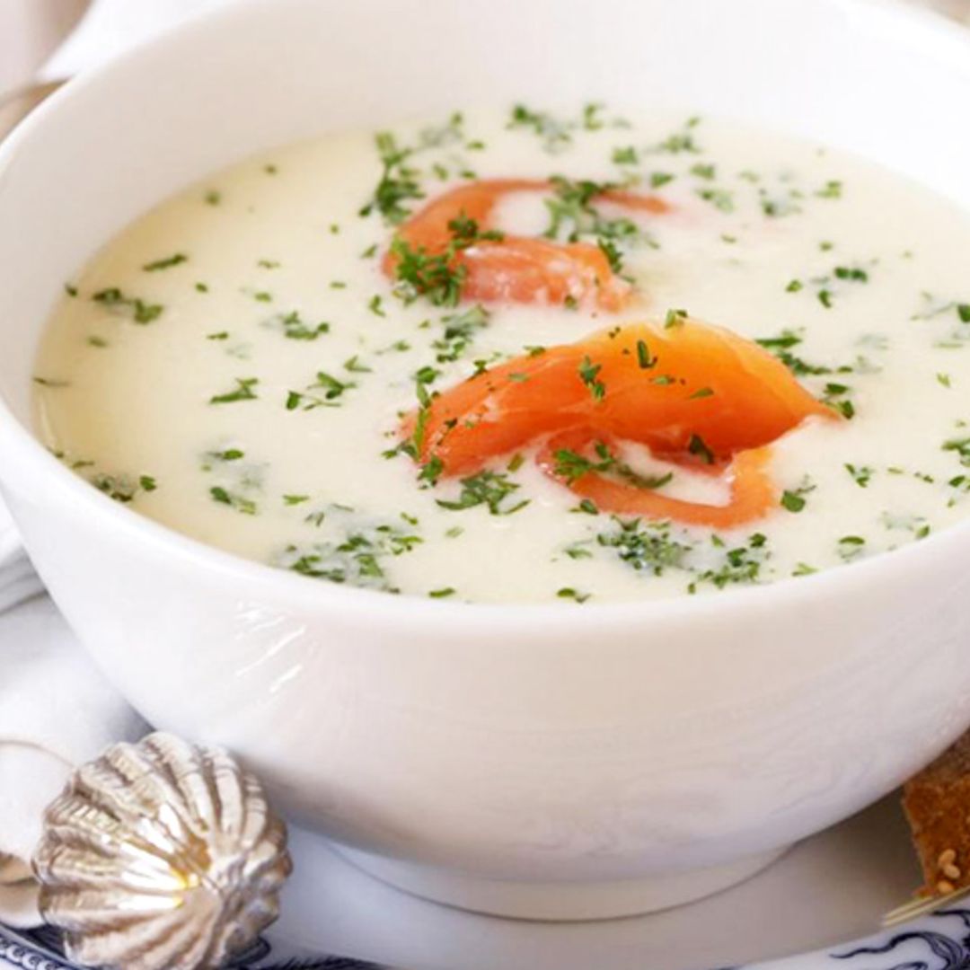 Salmón ahumado en sopa de ajo