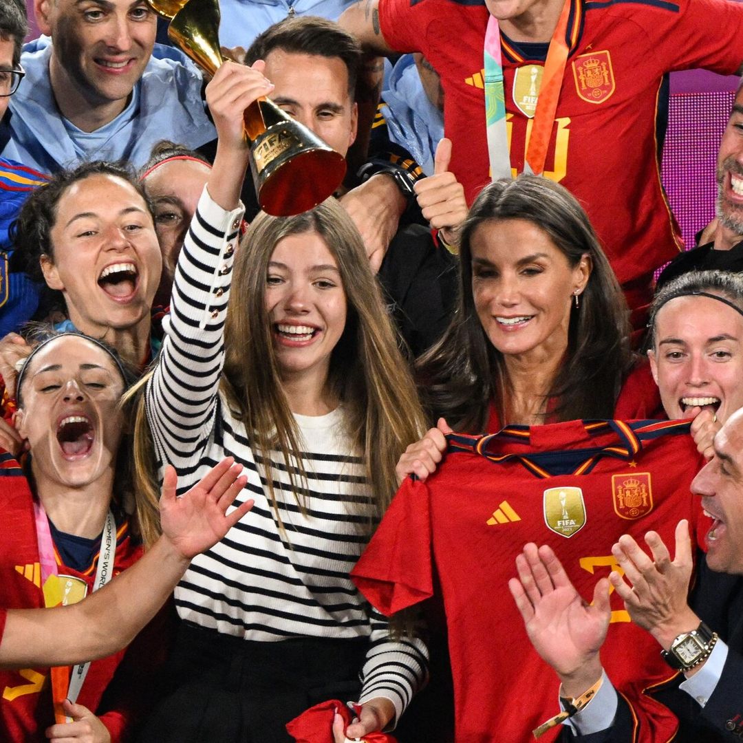 La reina Letizia y la infanta Sofía celebran el triunfo de España en el Mundial de Fútbol