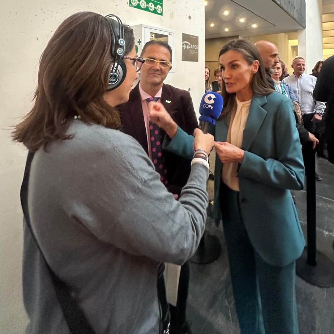 El encuentro de la reina Letizia con la periodista Pilar García de la Granja, madre de un niño con síndrome de Landau-Kleffner