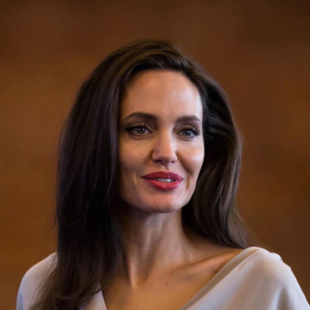 Angelina Jolie, espectacular con su 'look' en su regreso a la alfombra roja
