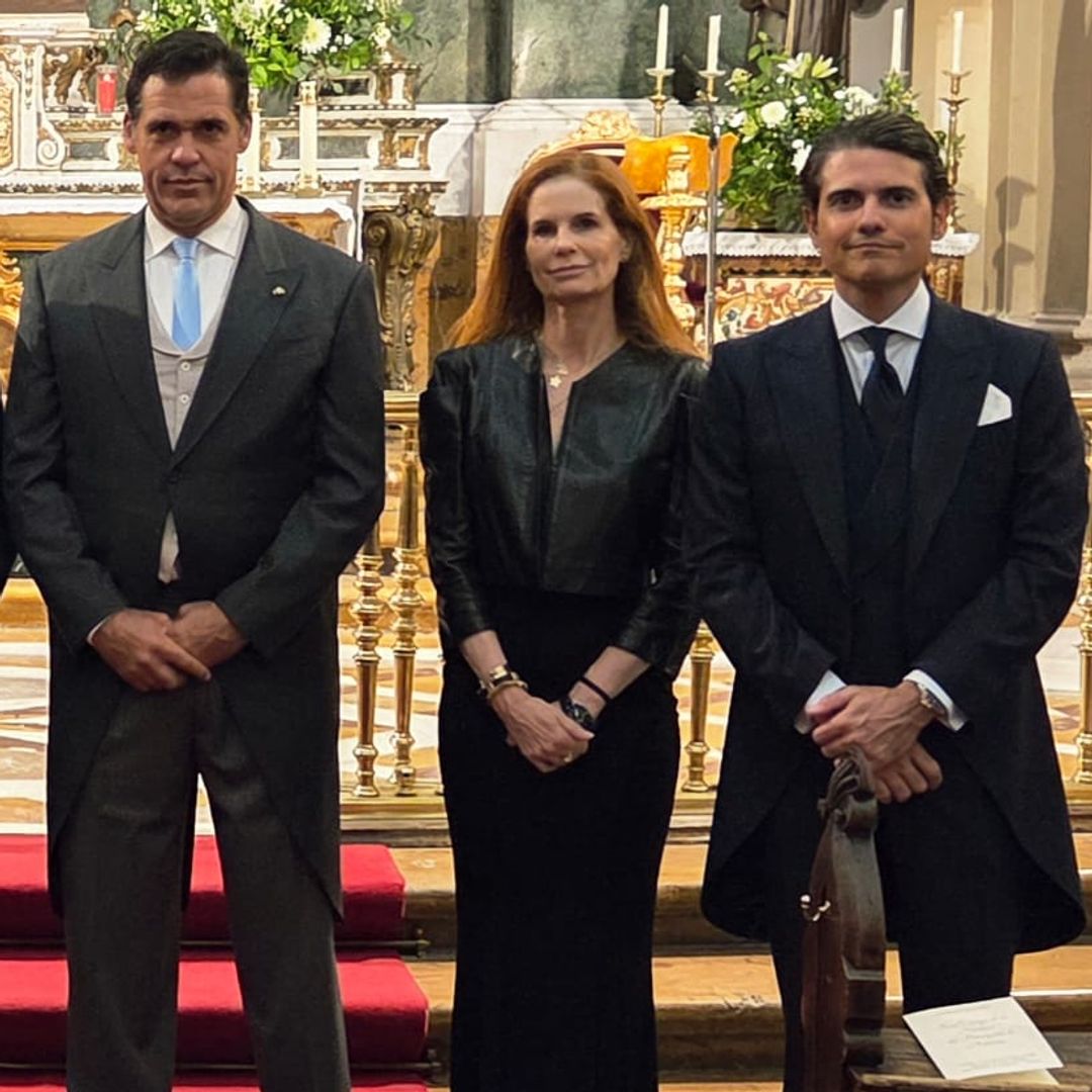 Luis Alfonso de Borbón preside el solemne recuerdo al duque de Sevilla acompañado de Olivia de Borbón y Julián Porras-Figueroa