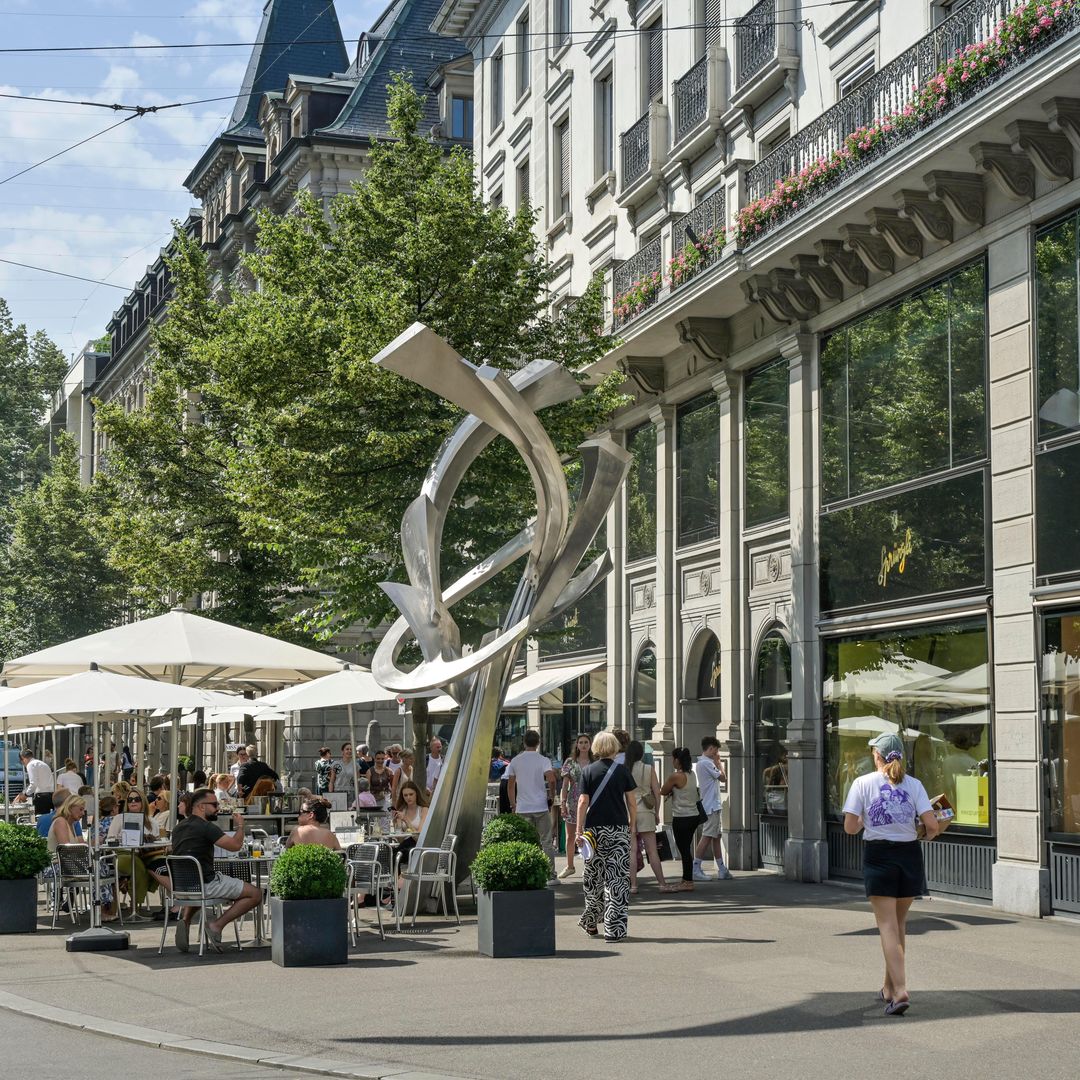 Café y tienda de chocolate Sprüngli en la calle Bahnhofstrasse de Zúrich