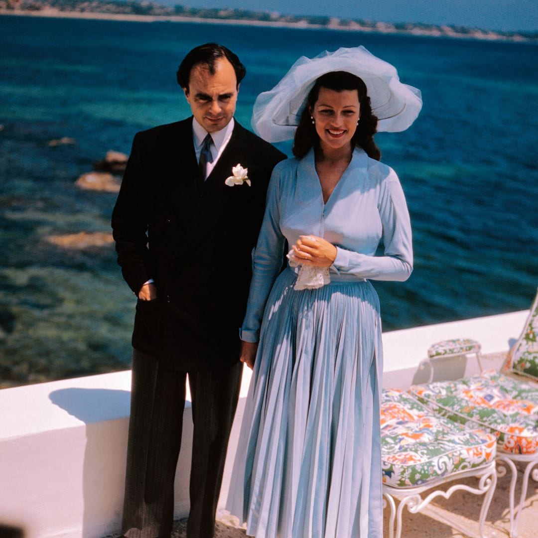 20 kilos de caviar, 450 litros de colonia y un vestido de novia azul: cuando la boda de Rita Hayworth cambió la historia nupcial