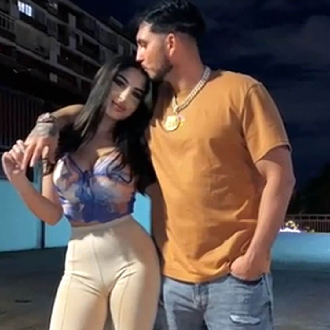 Omar Montes posa (¡y baila!) por primera vez con su nueva novia